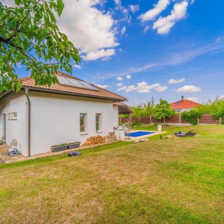 Vila Sara S Bazenem A Infrasaunou Na Kraji Prahy Zbuzany Luaran gambar