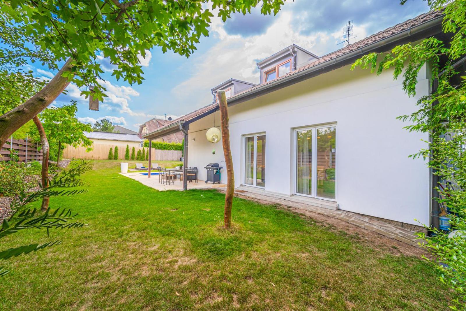 Vila Sara S Bazenem A Infrasaunou Na Kraji Prahy Zbuzany Luaran gambar